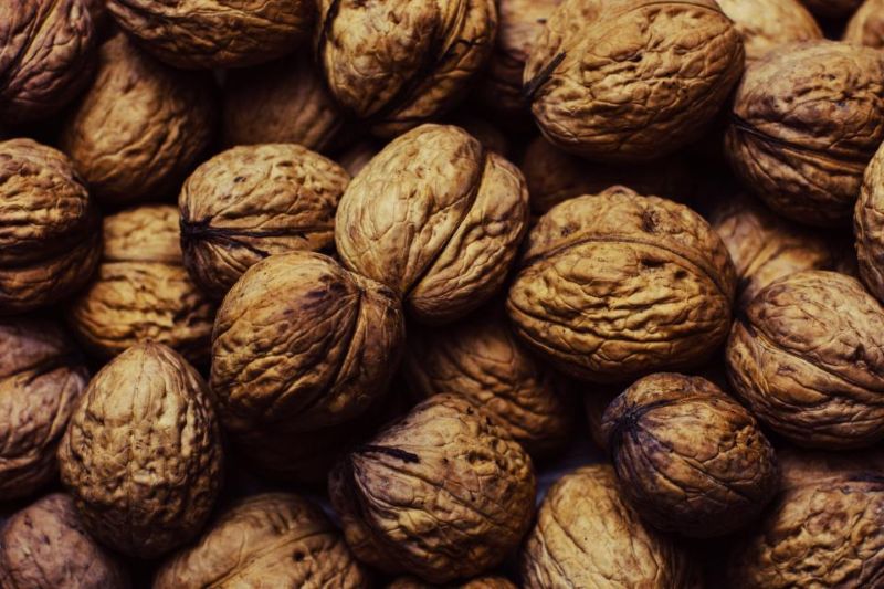 Nueces con cáscara.